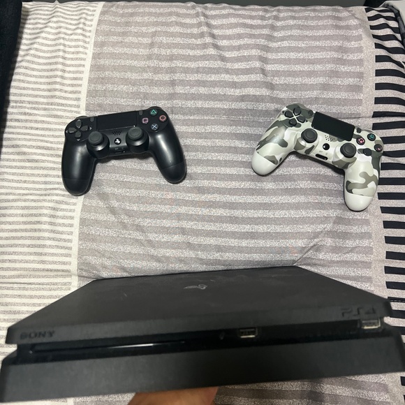 Used PS4 slim